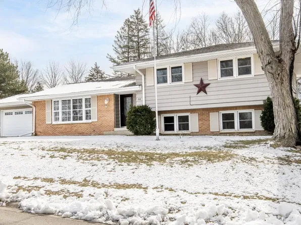 418 Lookout DRIVE, Pewaukee, WI 53072