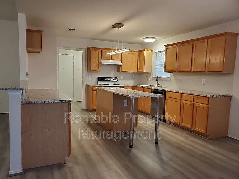 1000 Eden St — Photo 8