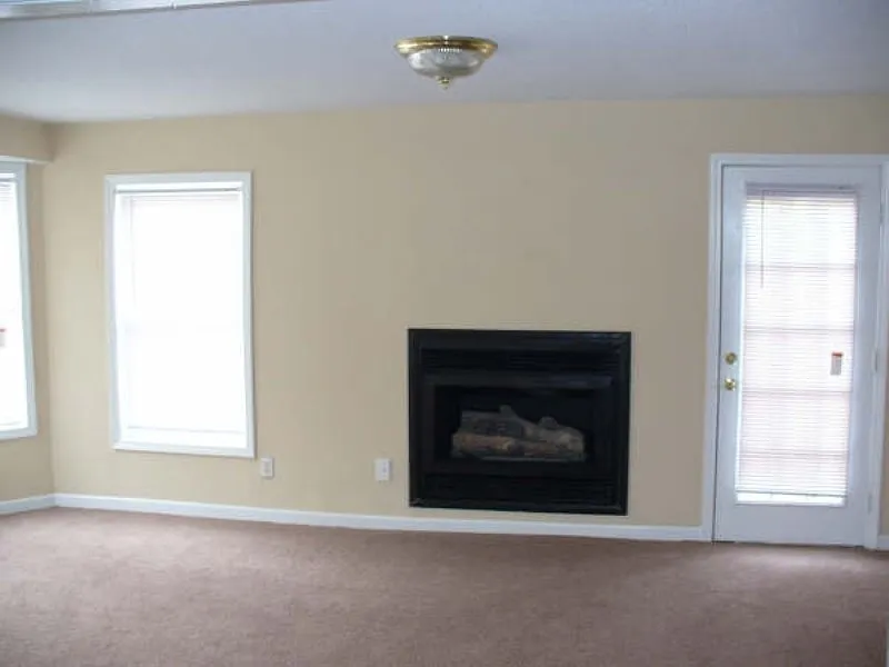 440 Oak Dr SE photo 1