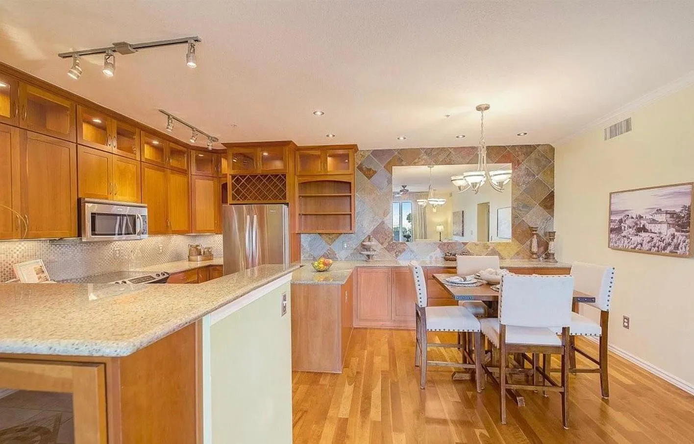 2070 Shamrock Dr — Photo 2