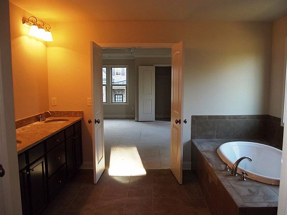 3rd image of 1828 Legrand Cir