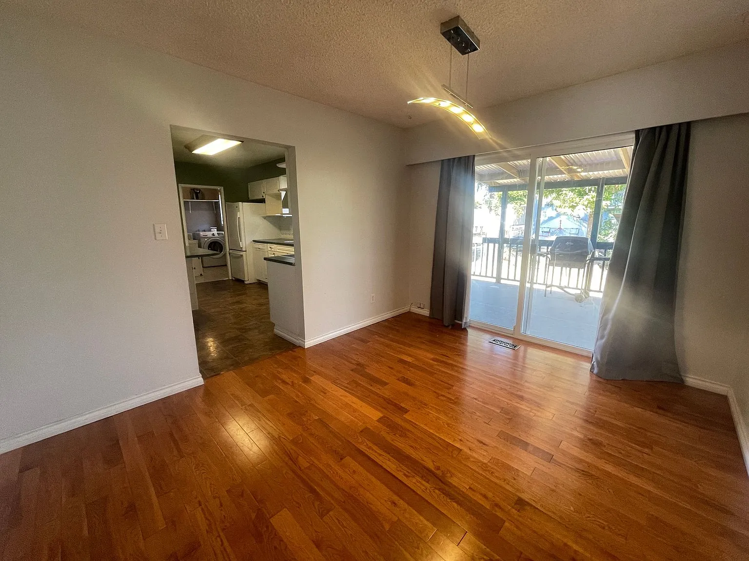 32217 Pineview Avenue Abbotsford — Photo 2