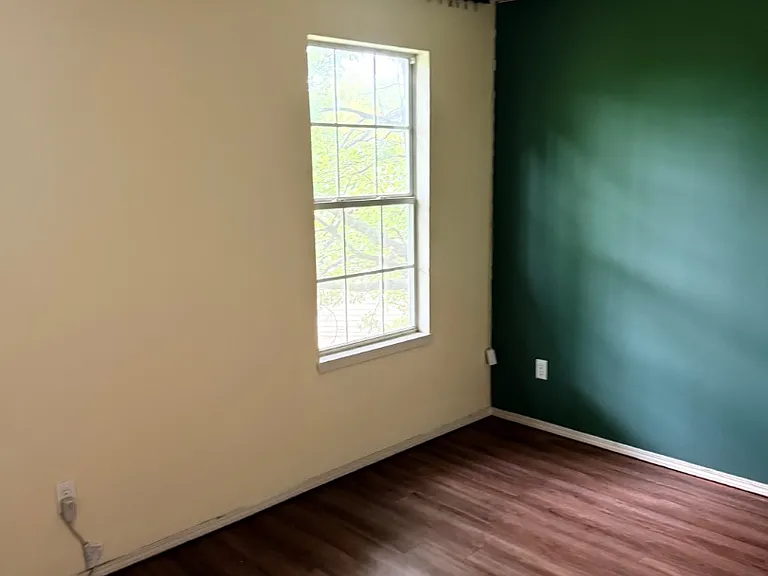 154 Brook Ct — Photo 3