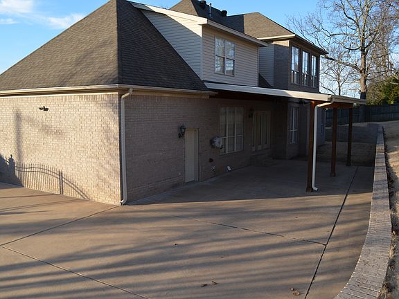 Right side view of house