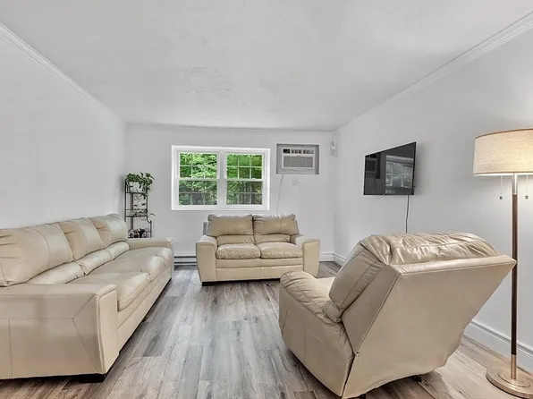 153 Milk St APT 16, Westborough, MA 01581