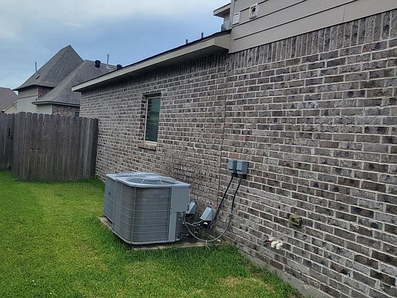 3rd image of 4422 Meadow Brook Way