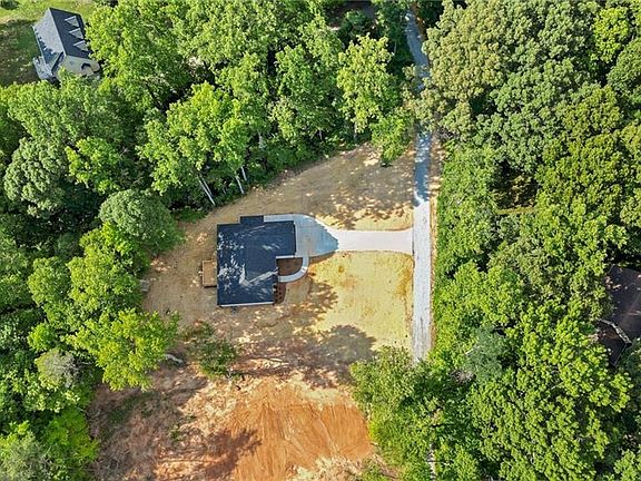 2nd image of 218 Saddlebrook Ct