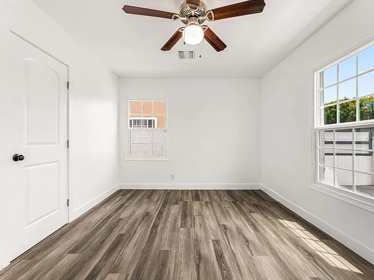 7637 Radford Ave — Photo 8