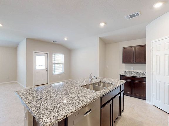 4th image of 1265 Lindsey Dr