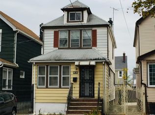 8924 219th St, Queens Village, NY 11427