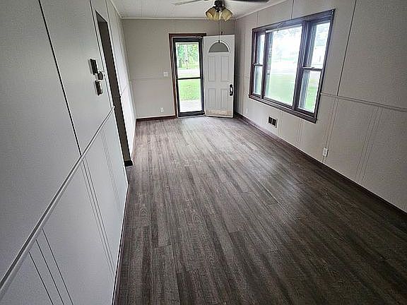 3rd image of 205 9th St