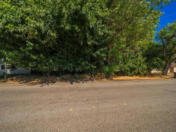 210 Gilmore Rd, Red Bluff, CA 96080