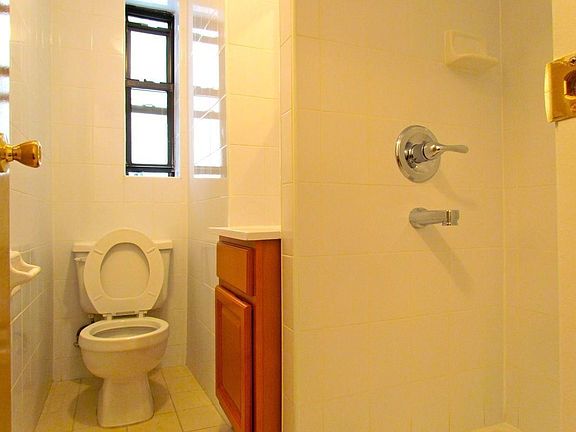 4th image of 210 Thompson St APT 4ES