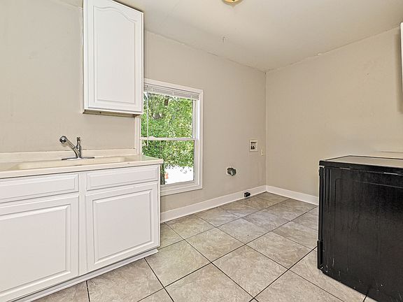 3rd image of 708 S Hayne St