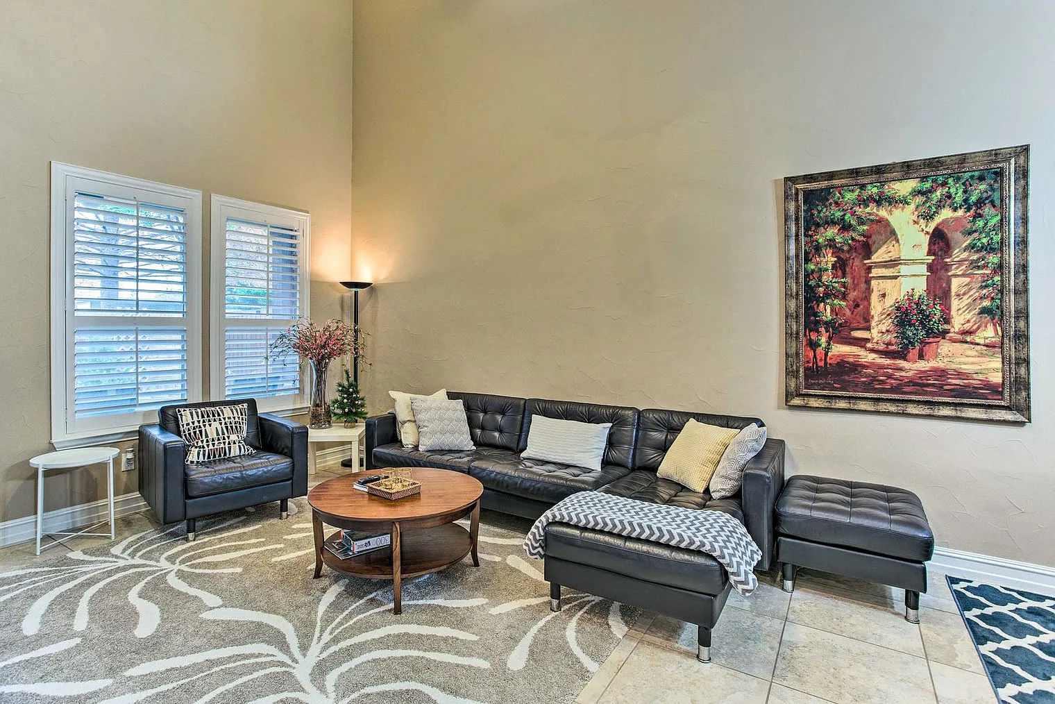 2 bed, 1.0 bath, 2292 sqft, $3,311 — Photo 1