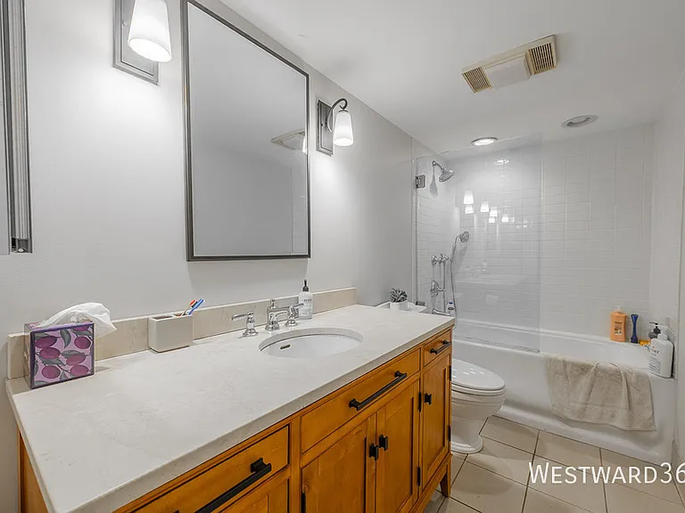 2336 N Lakewood Ave — Photo 23