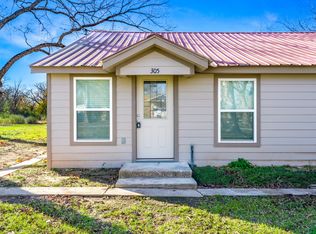 305 Gaskins St, Como, TX 75431