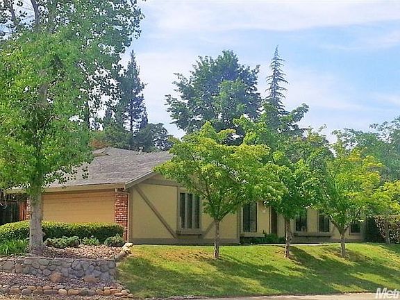 3rd image of 521 Flower Dr
