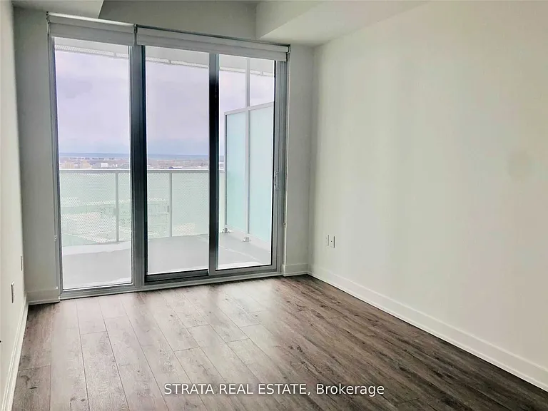 15 Queens Quay E #2201 — Photo 10