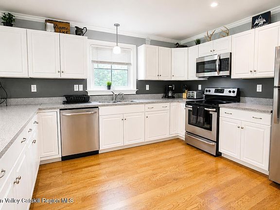 5th image of 29 Maple Avenue