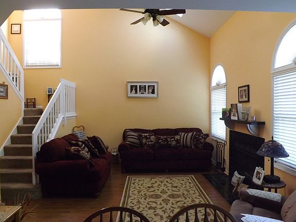 5th image of 3142 N Carriageway Dr