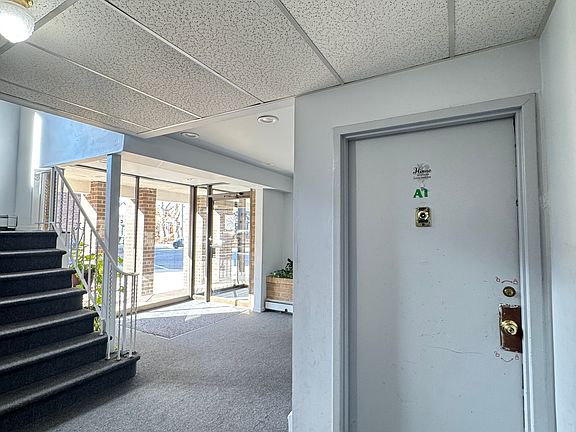 2nd image of 1536 41st St APT A1