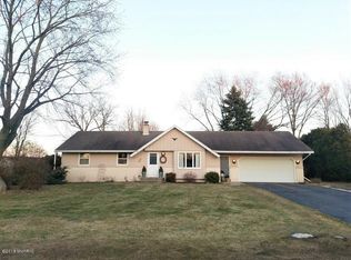 8568 Meadowbrook Dr, Jenison, MI 49428