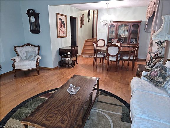 5th image of 11 Fassett Ave