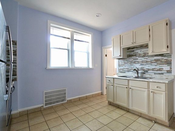 5th image of 1858 W 21st Pl APT 1