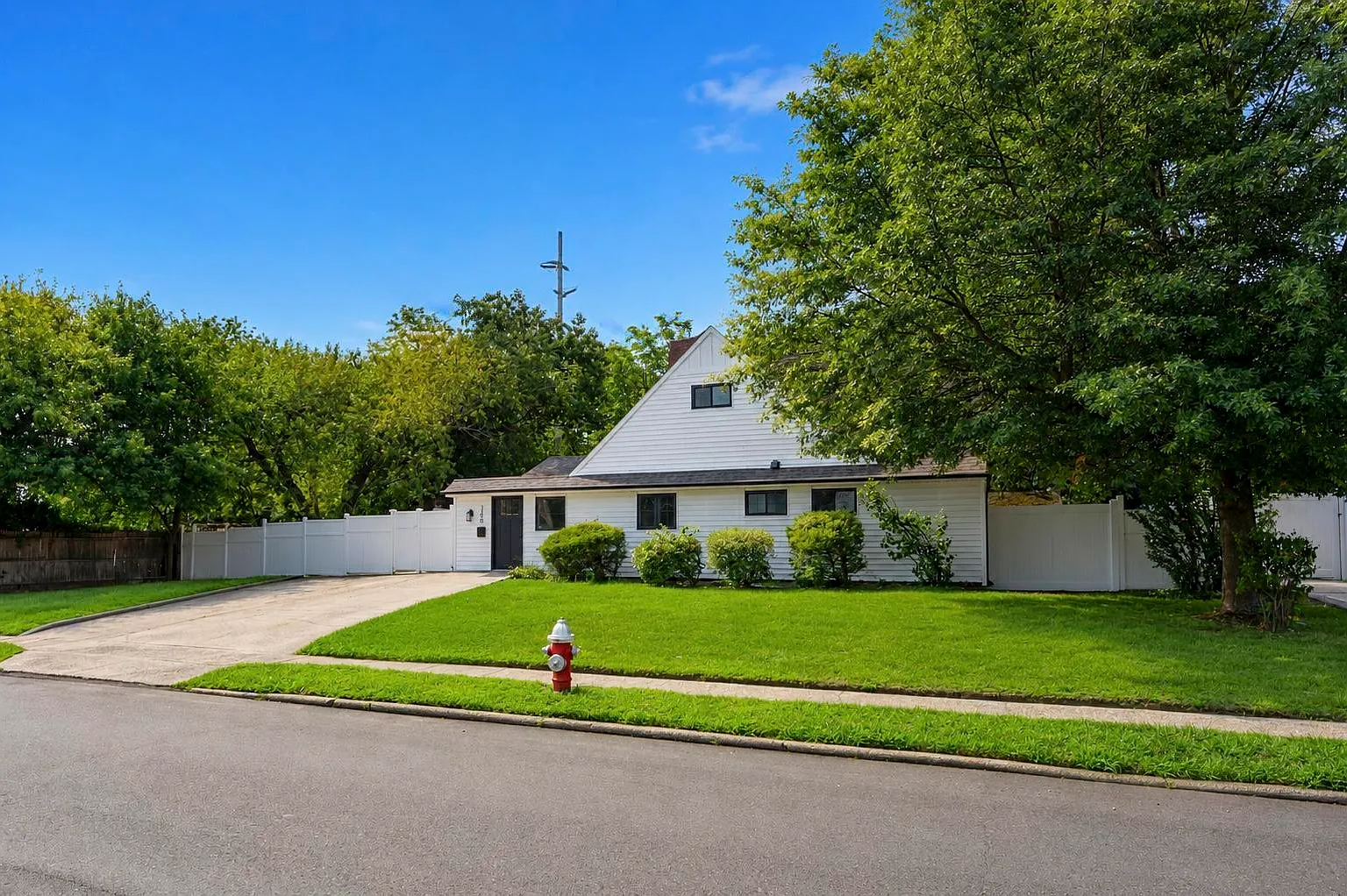 4 bed, 1600 sqft, $5,100 — Photo 3