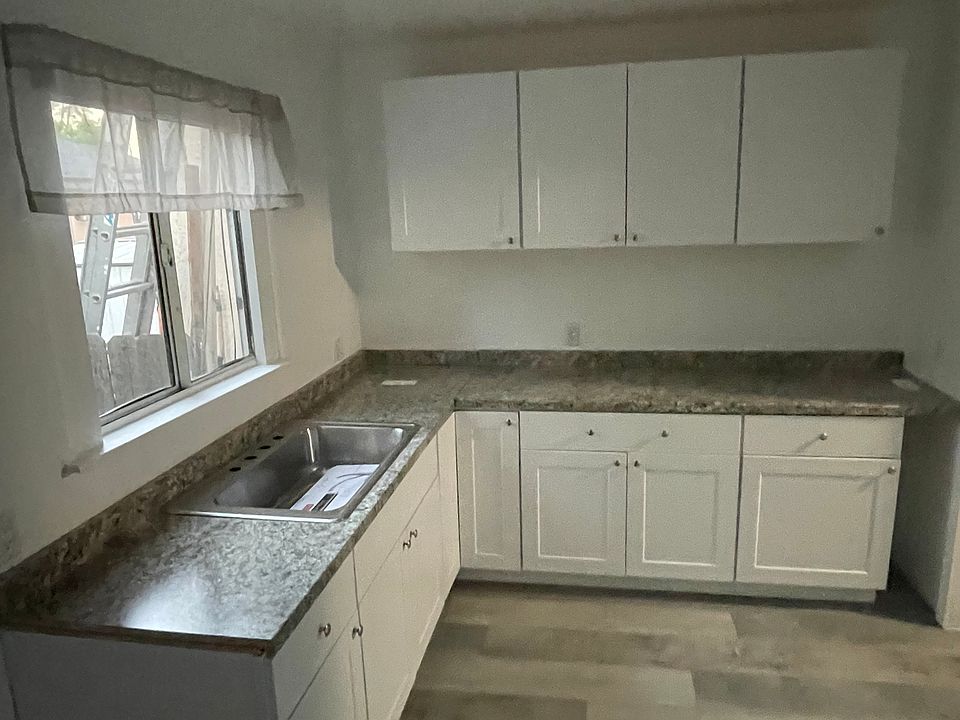1st image of 7520 Woodley Ave