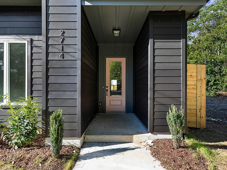 2714 Batavia St — Photo 5