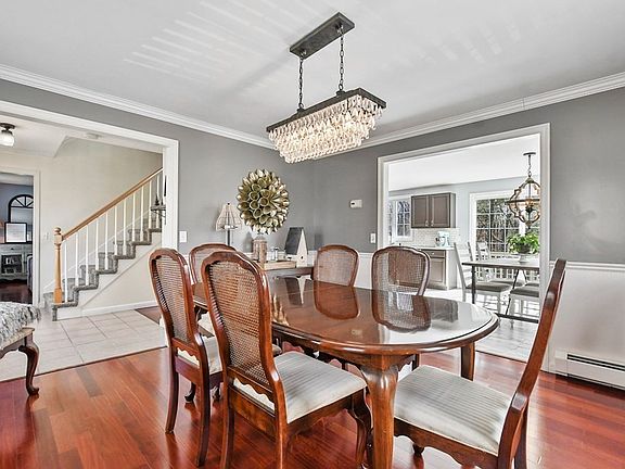 3rd image of 100 Rosemont St