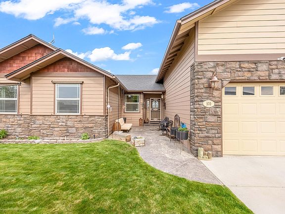 3rd image of 570 Mountain Ridge Dr
