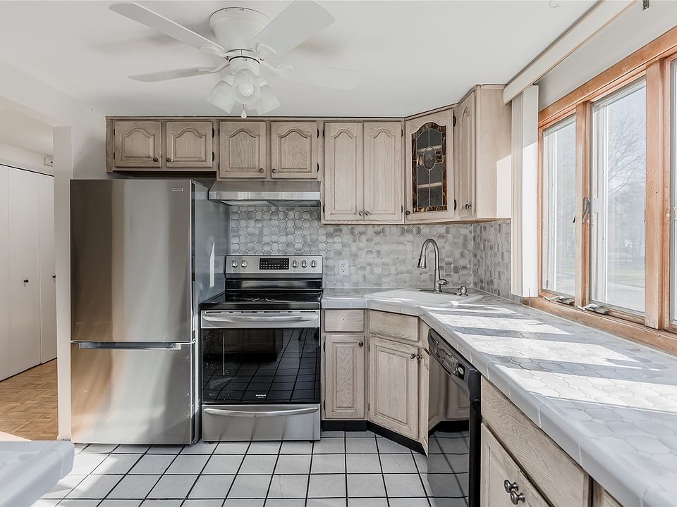 1st image of 48 Eastover Dr