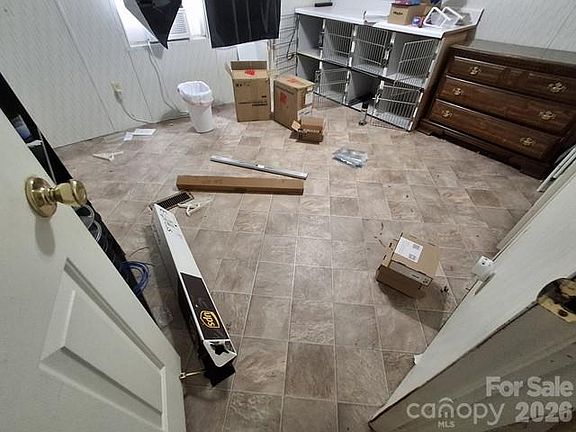 5th image of 890 Snohan Rd