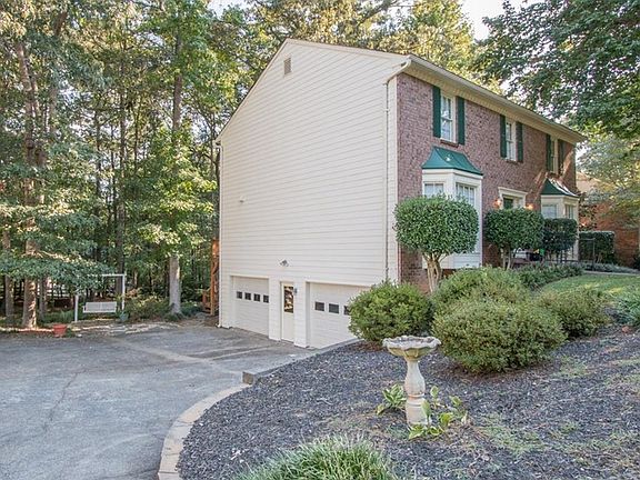 3rd image of 3333 Woodsfield Dr NE
