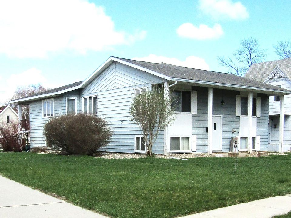 1st image of 107 3rd Ave