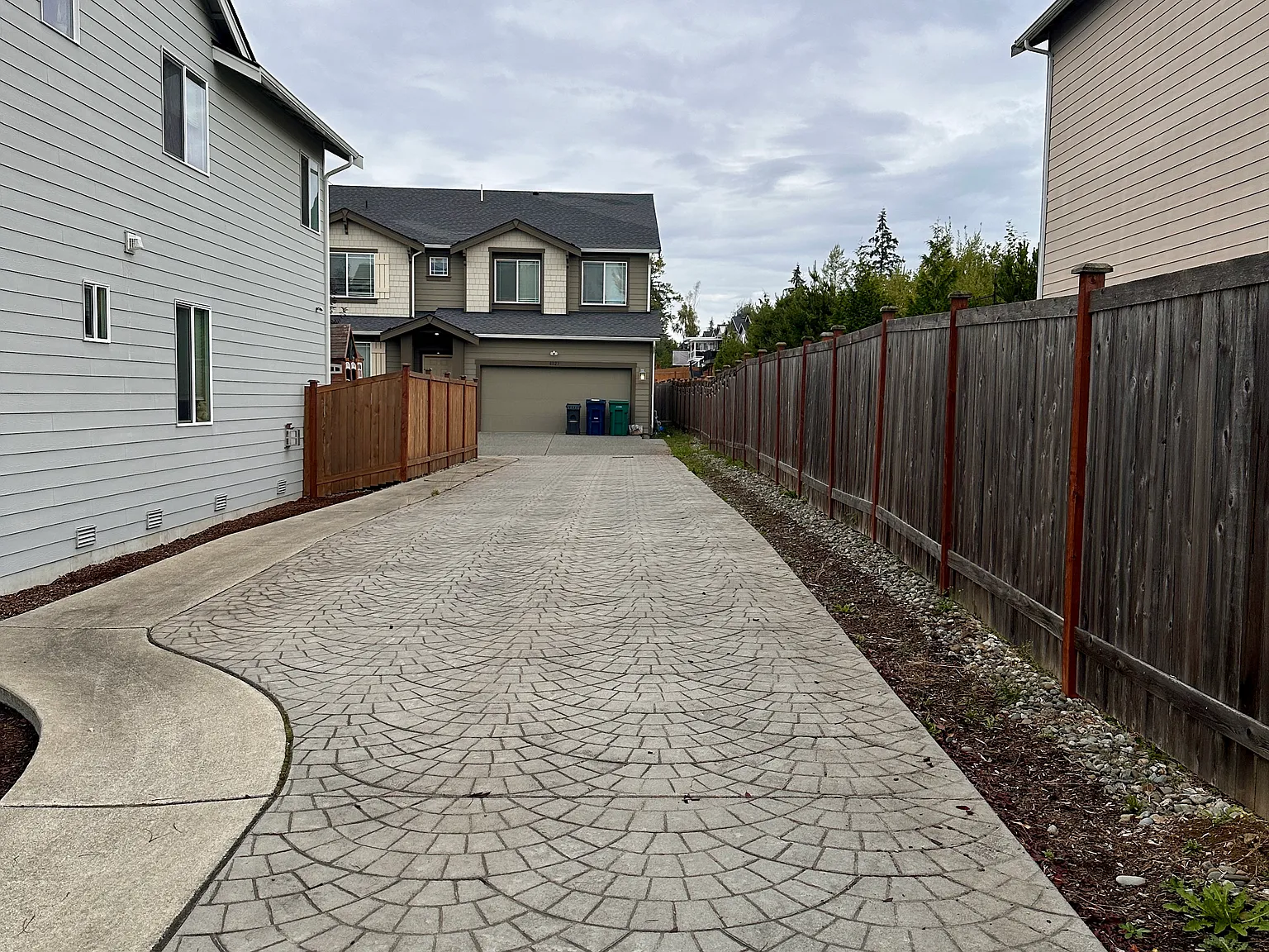 5 bed, 3098 sqft, $3,695 — Photo 3