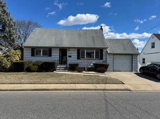 1821 Meadowbrook Rd, Merrick, NY 11566