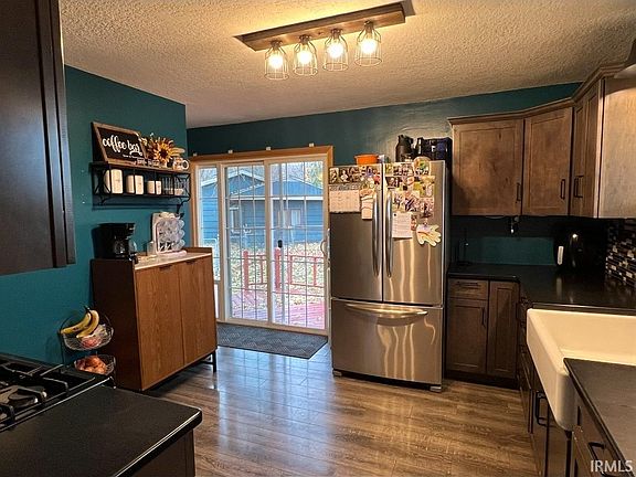 3rd image of 101 Orchard Hl