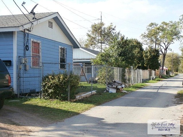 1st image of 15 W 11th St