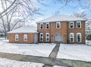 2402 Adams Dr, Lisle, IL 60532