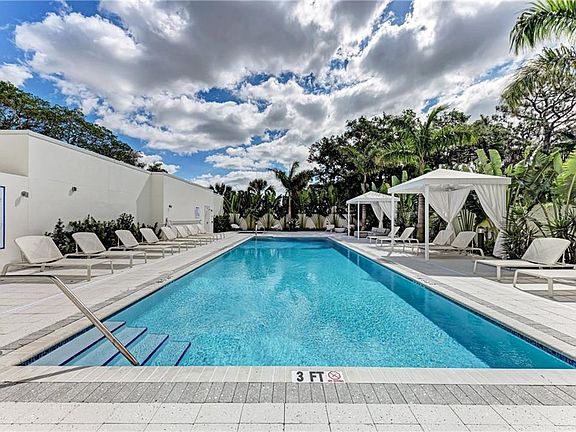 2nd image of 711 S Palm Ave #401