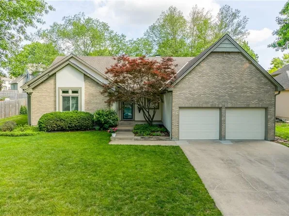 815 NW Autumn Ln, Lees Summit, MO 64081