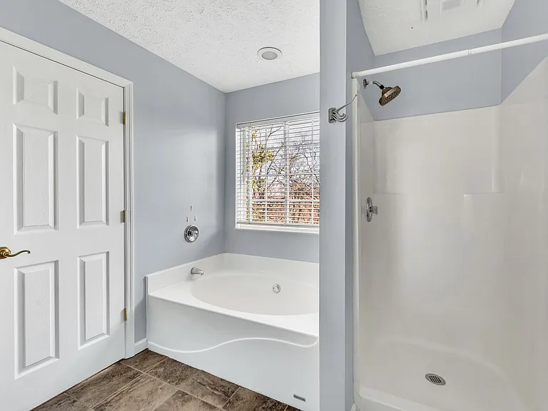 121 Deer Ridge Ln — Photo 38