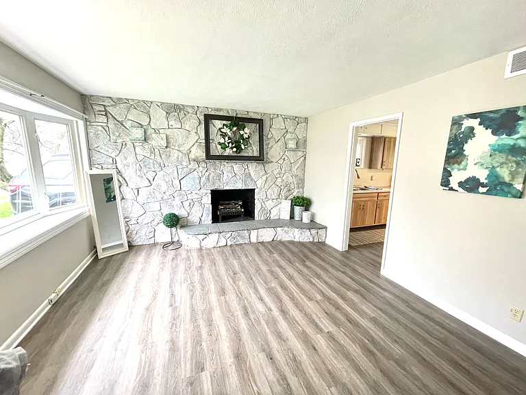 1740 Hanover St — Photo 6