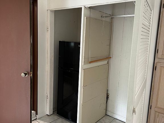 4th image of 5735 Lee Dr