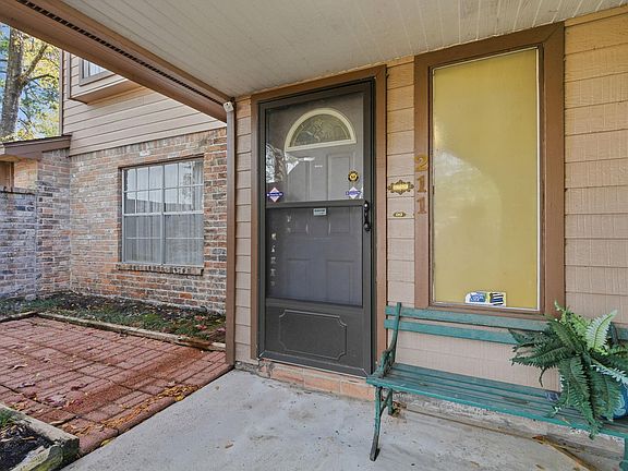 3rd image of 211 Shenandoah Dr