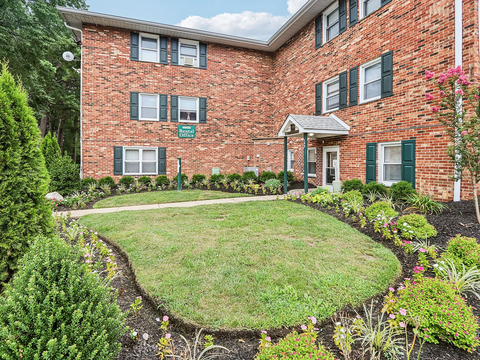 Galloway Court Apartments — Photo 1